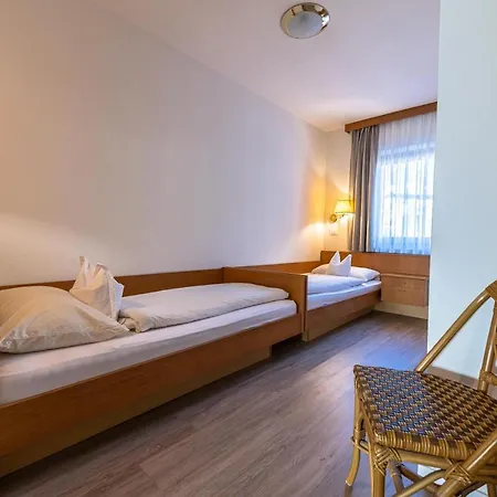 Pension Apartments Klotznerhof Schenna